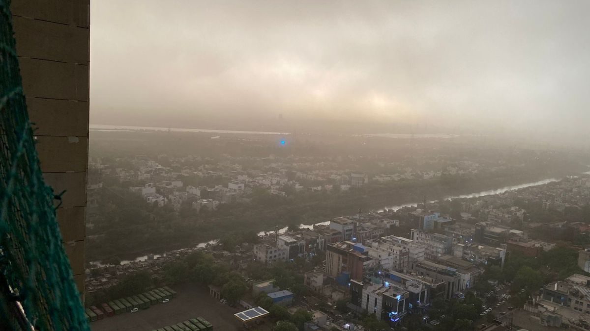 Delhi Weather Update Light Rain Gusty Winds Bring Respite From